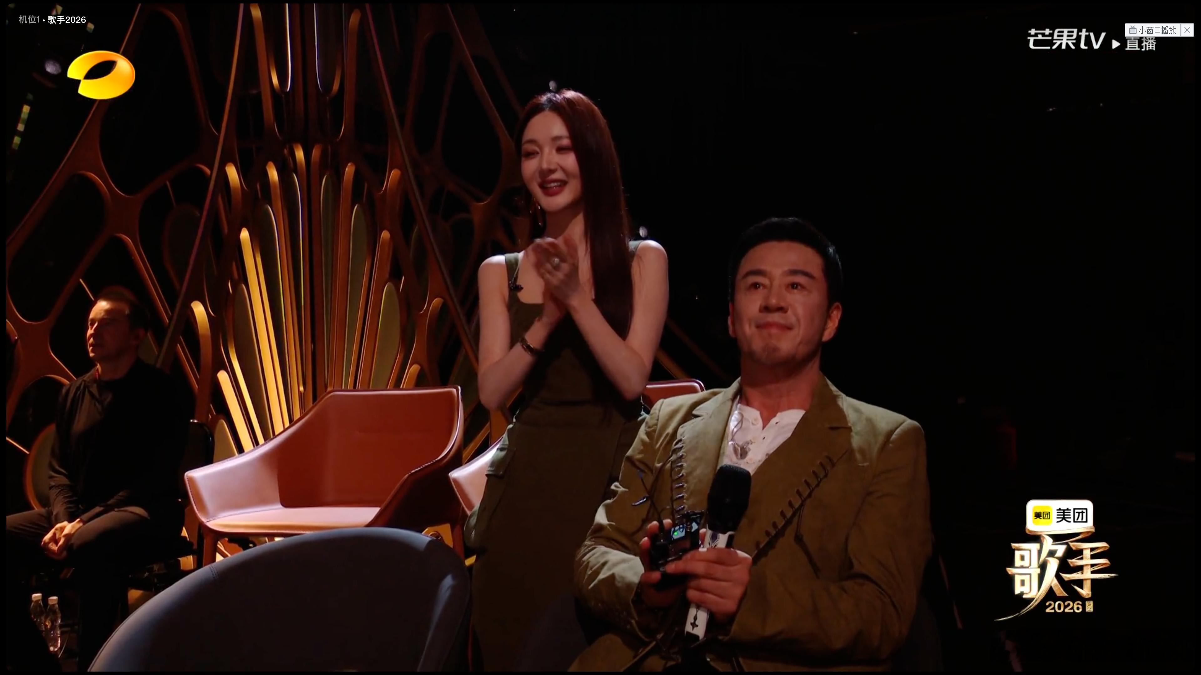 杨坤 跑调 杨坤一开口就找到了淘汰的位置.....一开始给我听得皱起了眉头，后面