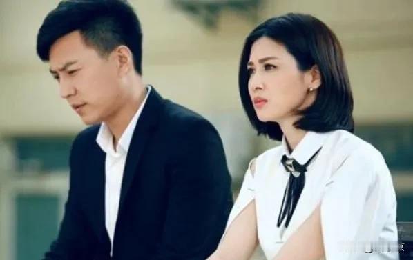 为什么当代年轻人不想结婚了？年轻人不想结婚，父母着急没辙，户口本成了新难题。
