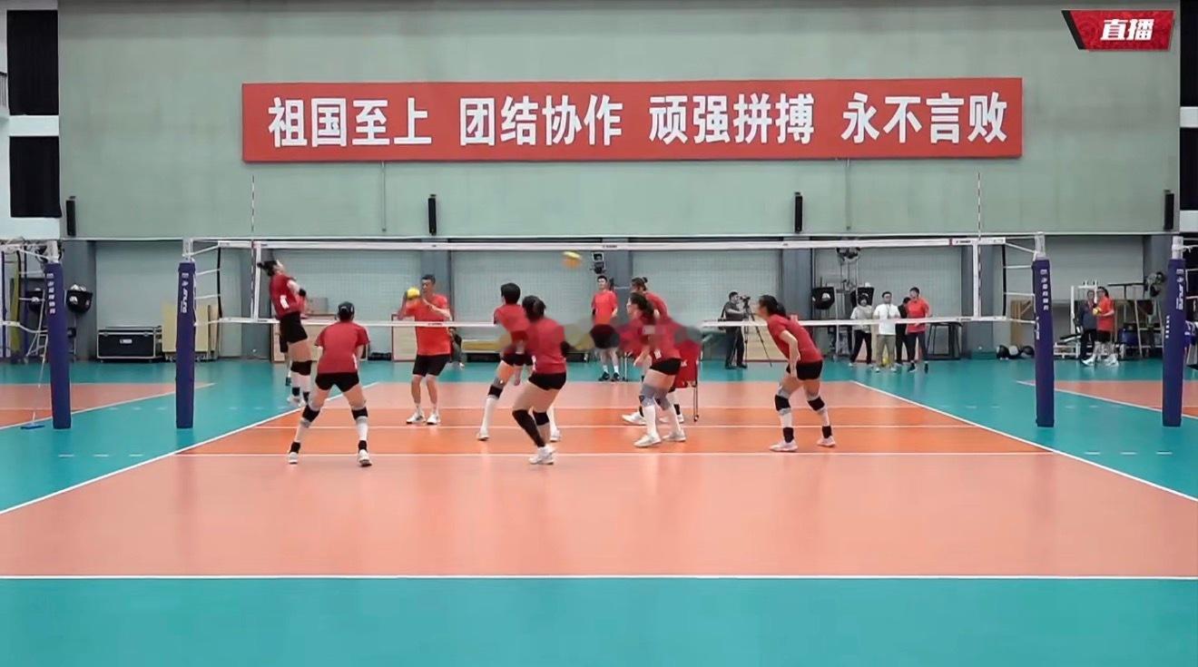 主攻：吴梦洁、庄宇珊副攻：郭中楠、陈厚羽接应：唐欣二传：张籽萱自由人：倪非凡清松