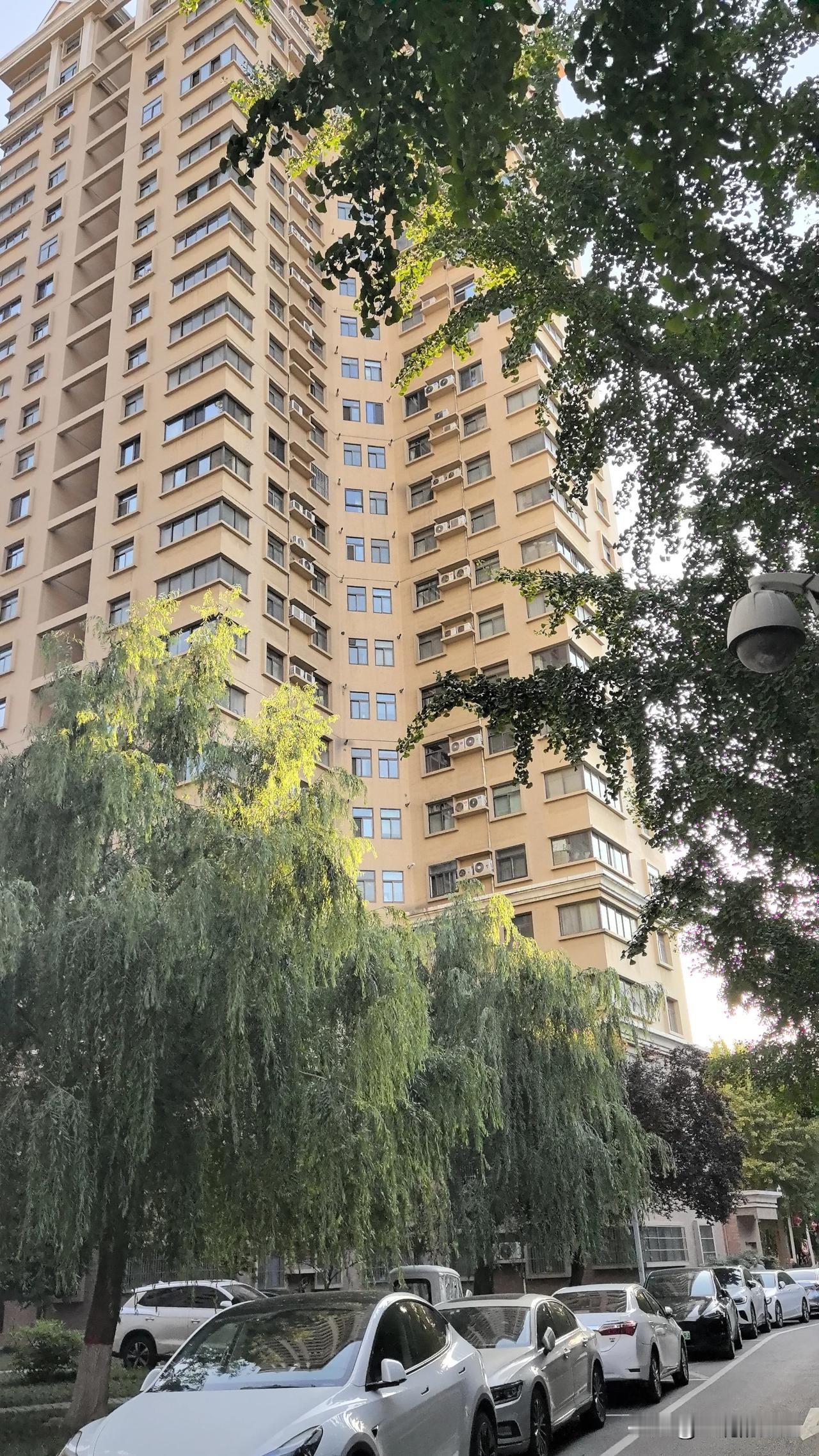 帅哥最近特别忙，每天回来都要晚一个小时半个小时的，早上还比正常上班要早一个来小时