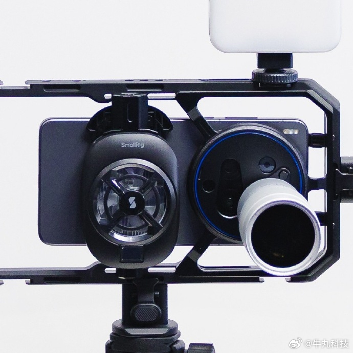 新一代「V单」X300 Ultra真机来了！上半年最期待的旗舰影像之一！2K直屏