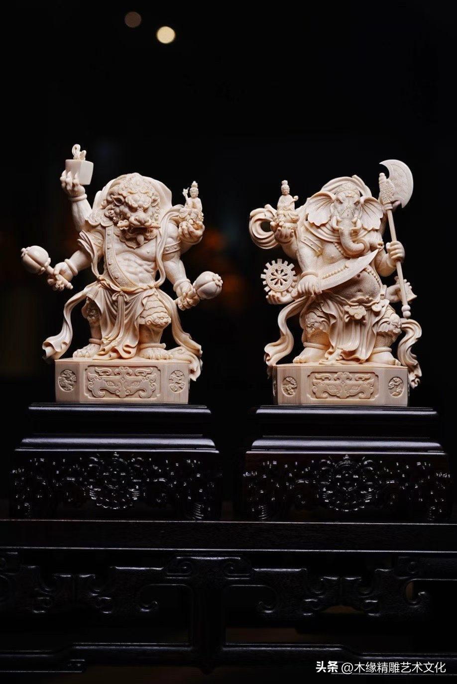 青狮昂首，白象踏莲，文殊与普贤相伴而立，一件双圣造像将传统佛教艺术的恢宏气韵凝于