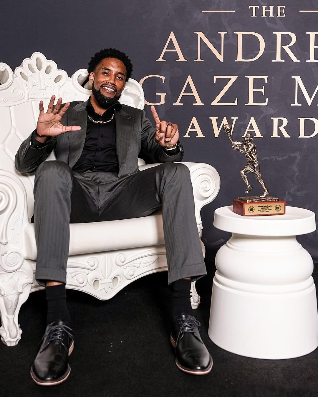 昨晚MVP 的投票，很激烈。96:94 戴维斯最终只输了2票，也是近年来最接近的