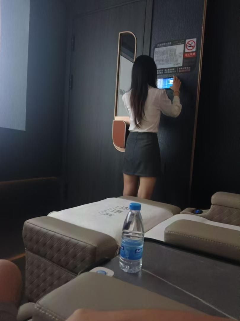 山东德州，57岁男子到一女子开的推拿店做全身按摩，怎料，在接受女子提供的服务时，