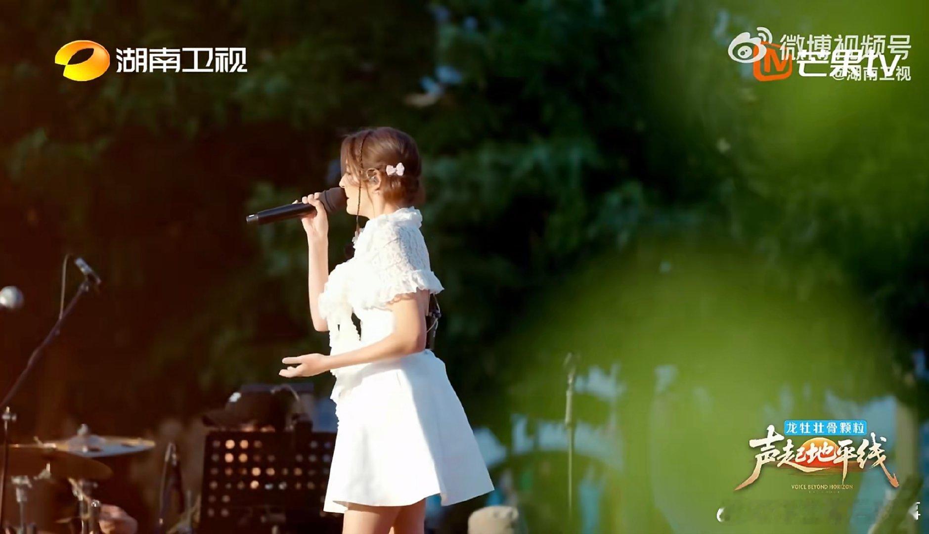 这就是甜妹唱摇滚的冲击力吗声起地平线朱莉亚用实力证明，甜妹唱摇滚照样有超强冲击力