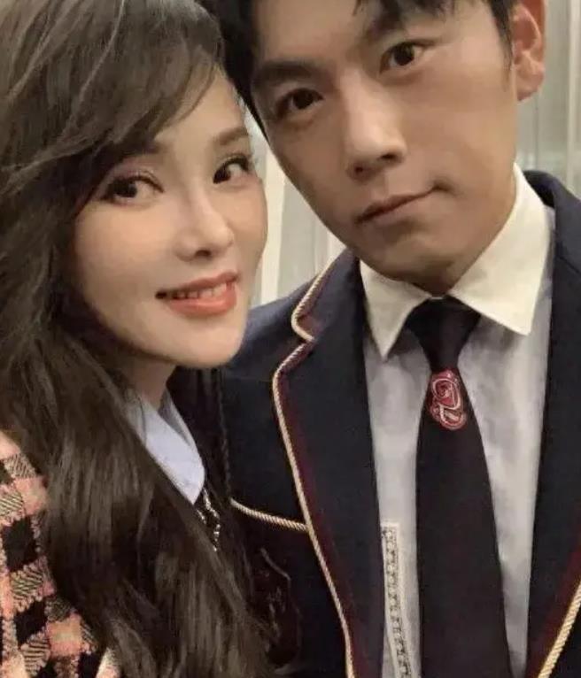 伊能静女儿小米粒彻底长开，伊能静和秦昊之间感情也是越来越幸福甜蜜。
 
客观的说
