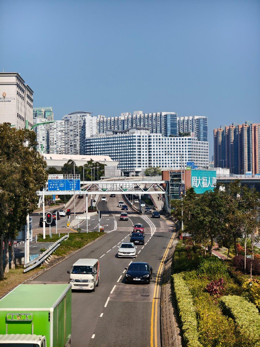 香港哪里比较好玩呢，跟着攻略走了两个地方感觉没啥意思啊[允悲]  