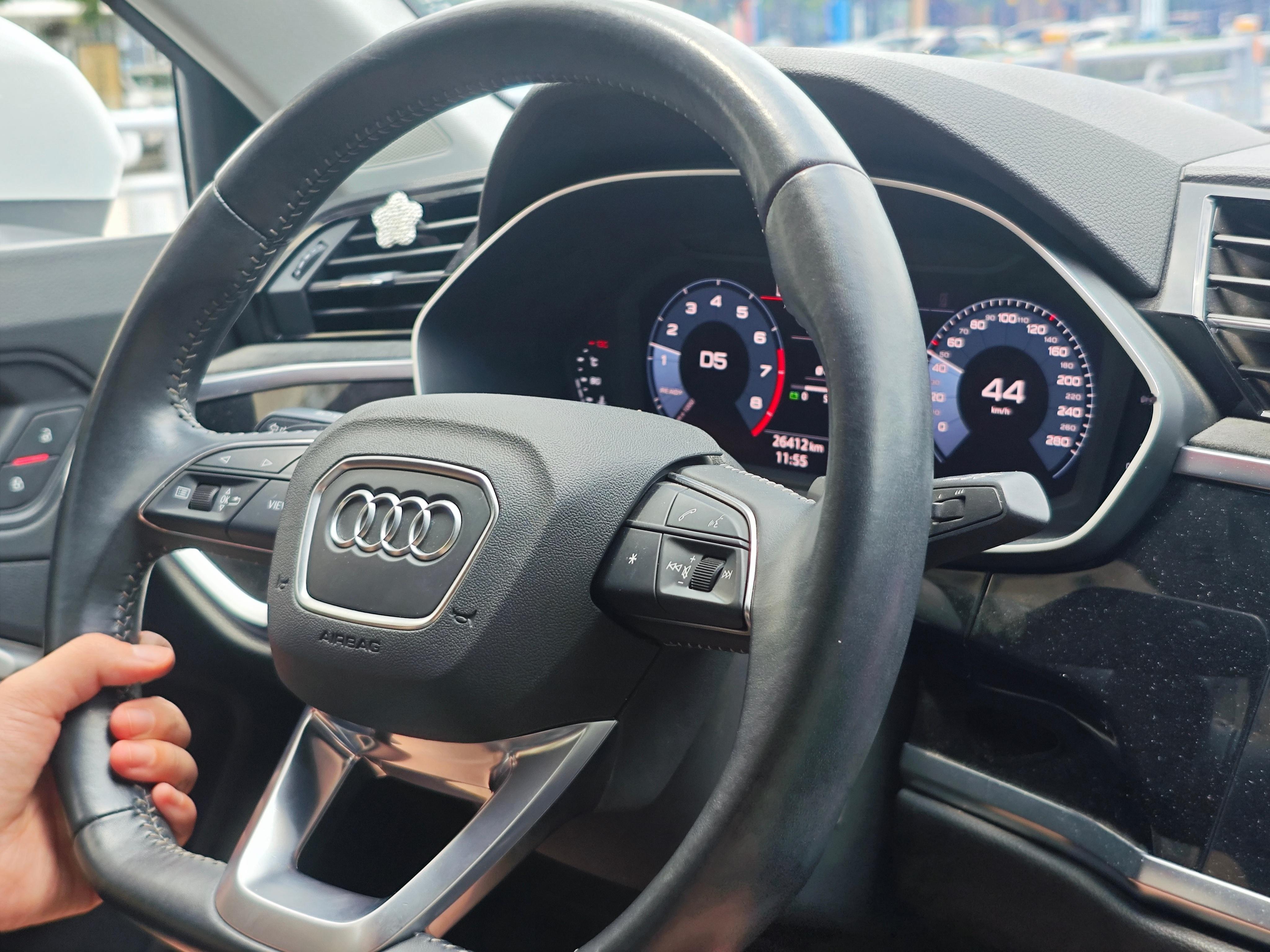 我媳妇开的20款奥迪q3，carplay，老车秒变智能车。奥迪的内饰和座椅舒适性