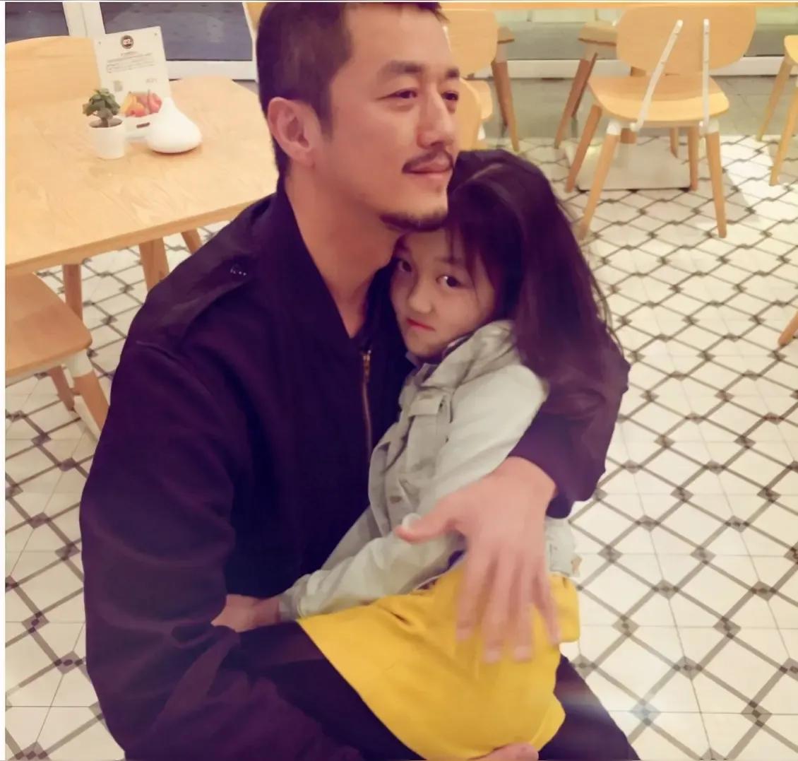 李亚鹏两任前妻迟迟不再婚，根源藏在他的父亲底色里
 
王菲与李亚鹏离婚一晃十三年