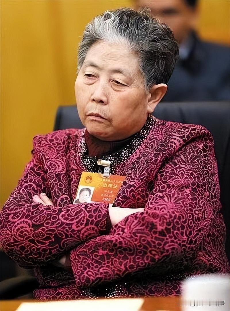 2018年，记者问老干妈的创始人陶华碧："老干妈的包装为什么一直用这家玻璃厂的玻