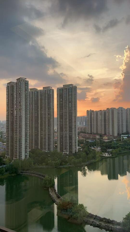 阳台外的风景 视野好房子 家里阳台风景 在大阳台看落日 傍晚夕阳余晖 ...