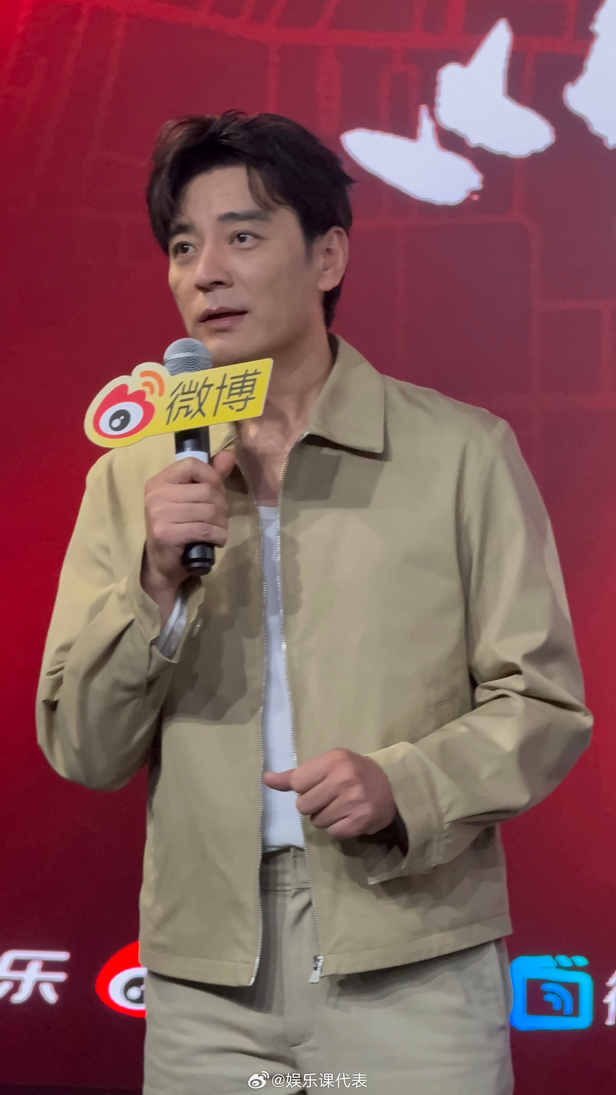 李光洁回应对李人骏大声了点 哈哈哈 ​​​