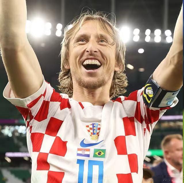 【莫德里奇接受手术无碍世界杯】28日凌晨，克罗地亚国家队官方宣布，40岁的AC米