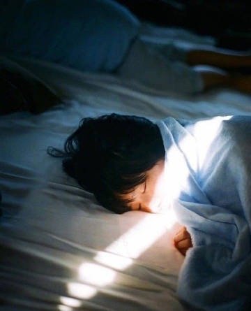 在这复杂世界里，我们应该拥有，认真过好这一生的，四种能力：得自在、知孤独、记初心