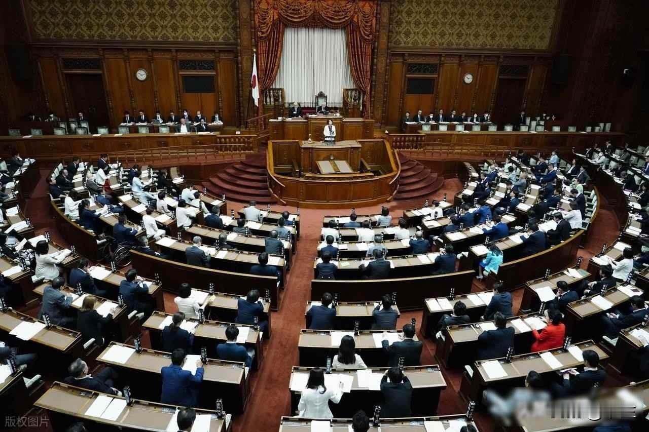 日本地方政府买电脑要过两道关，中国厂商被悄悄挡门外，这背后是一场没开火的较量
从