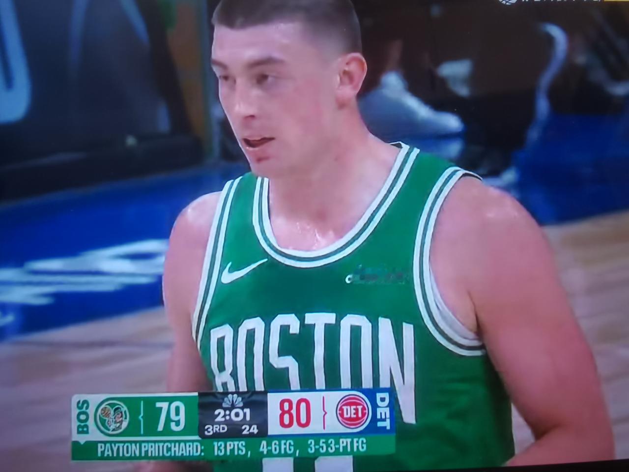 白人小个球员的使用精华

        杰伦布朗绝杀失败，凯尔特人103-10