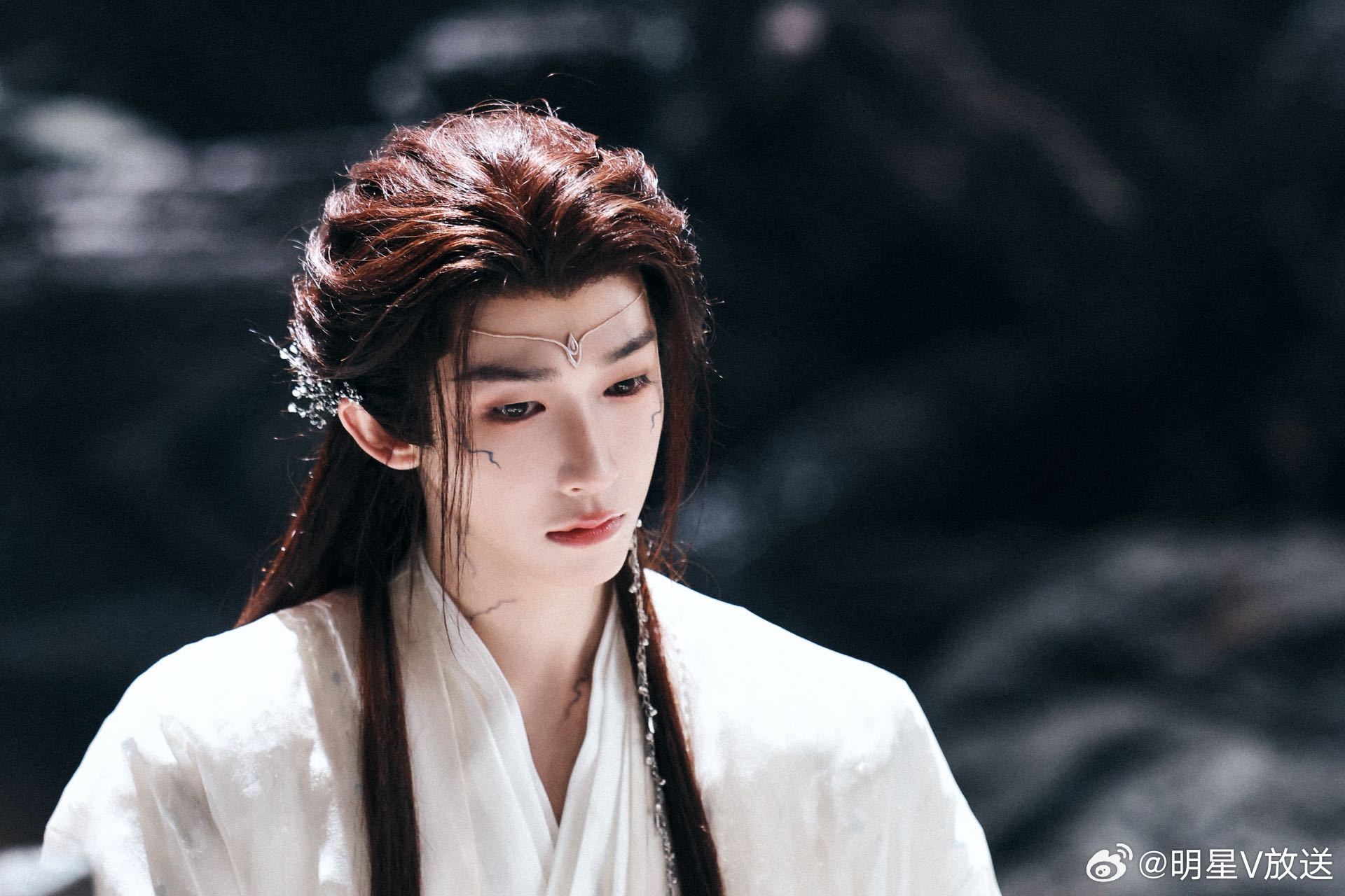 刘宇天地观众喜爱度破10万恭贺饰演的天地，观众喜爱值突破10万！灵气演绎，纯粹动