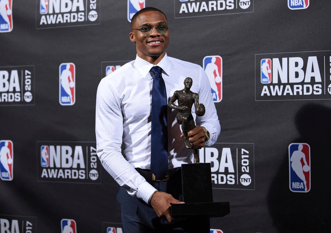 威斯布鲁克雷霆国王NBA自由市场退役🏀媒体人：威少仍想打球，但只有国王有意！若
