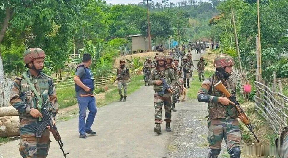 印度族群冲突引枪战致3死4月24日印度曼尼普尔邦两大族群爆发激烈枪战，库基族与那