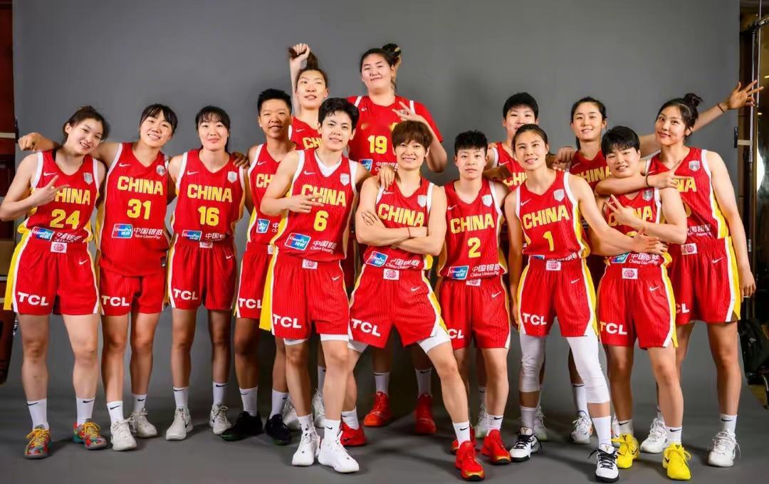 没三分根本玩不了啊，中国女篮全场比赛三分23中6！中国女篮 李梦 ​​​