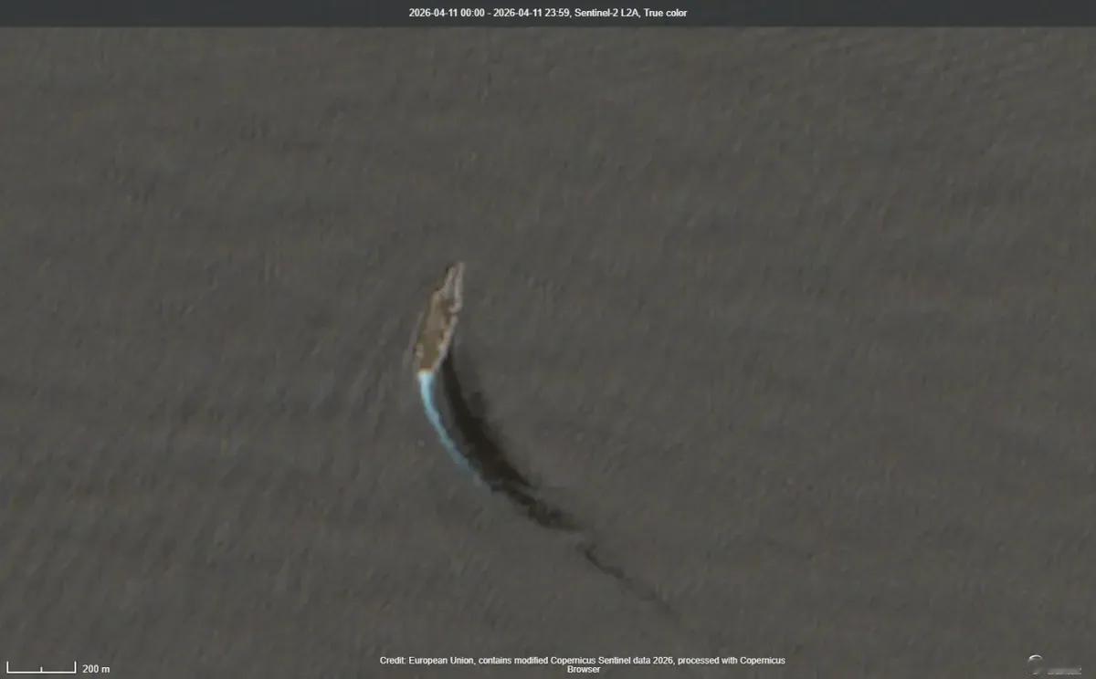 林肯号航母又回来了，伊朗说要击沉它！
    已经被伊朗导弹打击两次，被迫撤离伊