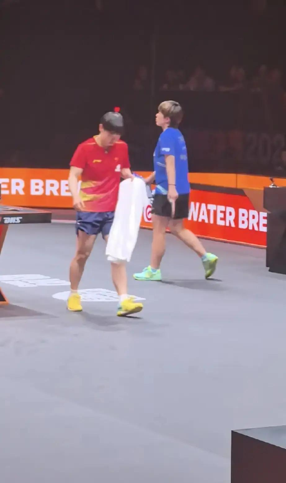 结果一出，评论区直接炸锅：孙颖莎4比0光速下班！
以前俩人缠到抢七，莎莎累成表