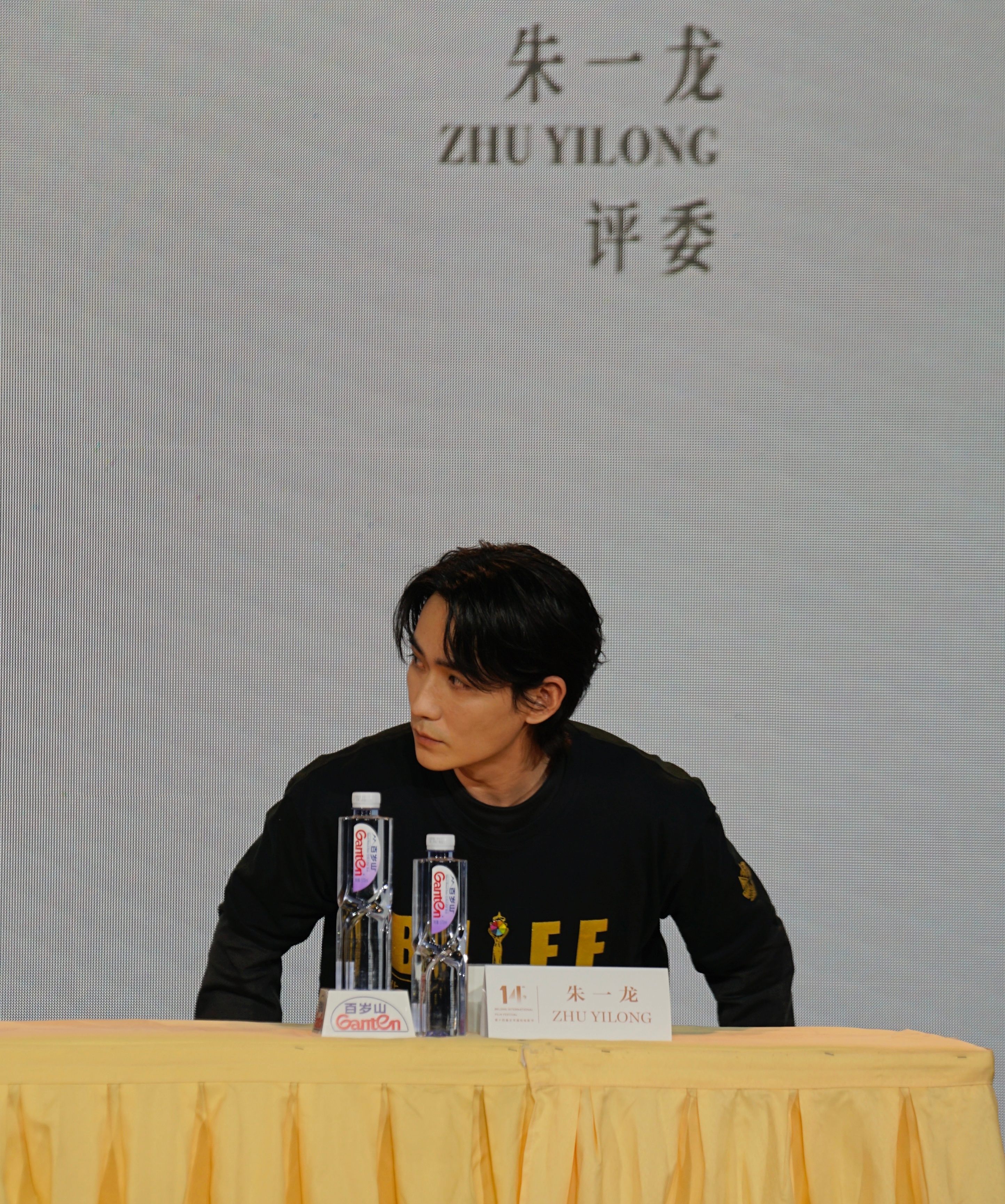 第14届#北京国际电影节# “天坛奖”国际评委会评委朱一龙亮相#北影节评委媒体见