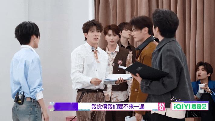 刘雨昕刘雨昕探班音综刘雨昕探班带了两车润喉神器 看着一车又一车的物资，真的有被狠