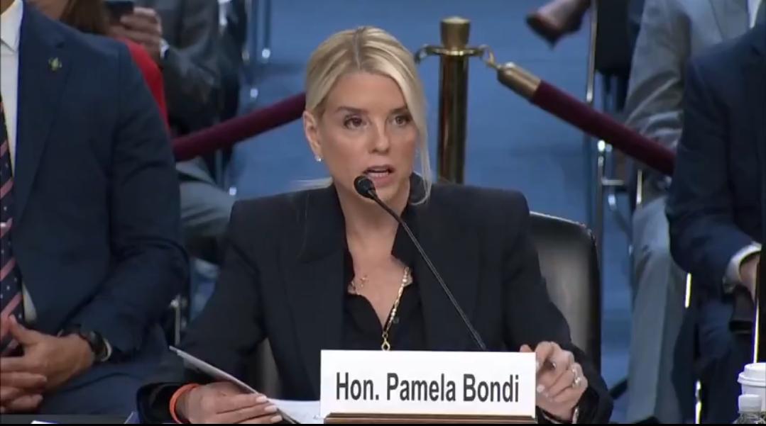 🇺🇸AG BONDI:人们公布了ICE 官员的住所
“我们与苹果和谷歌进行了
