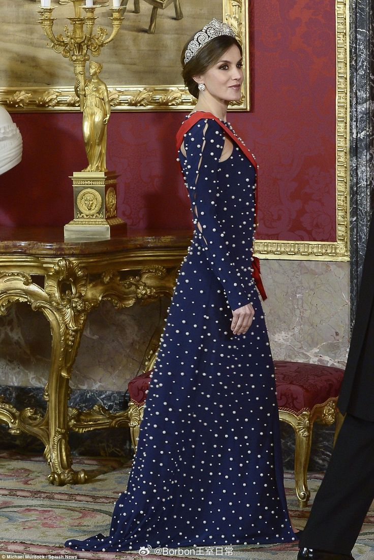 莱蒂齐亚 莱后的珍珠礼服，出自西班牙本土设计师Ana Locking之手，201