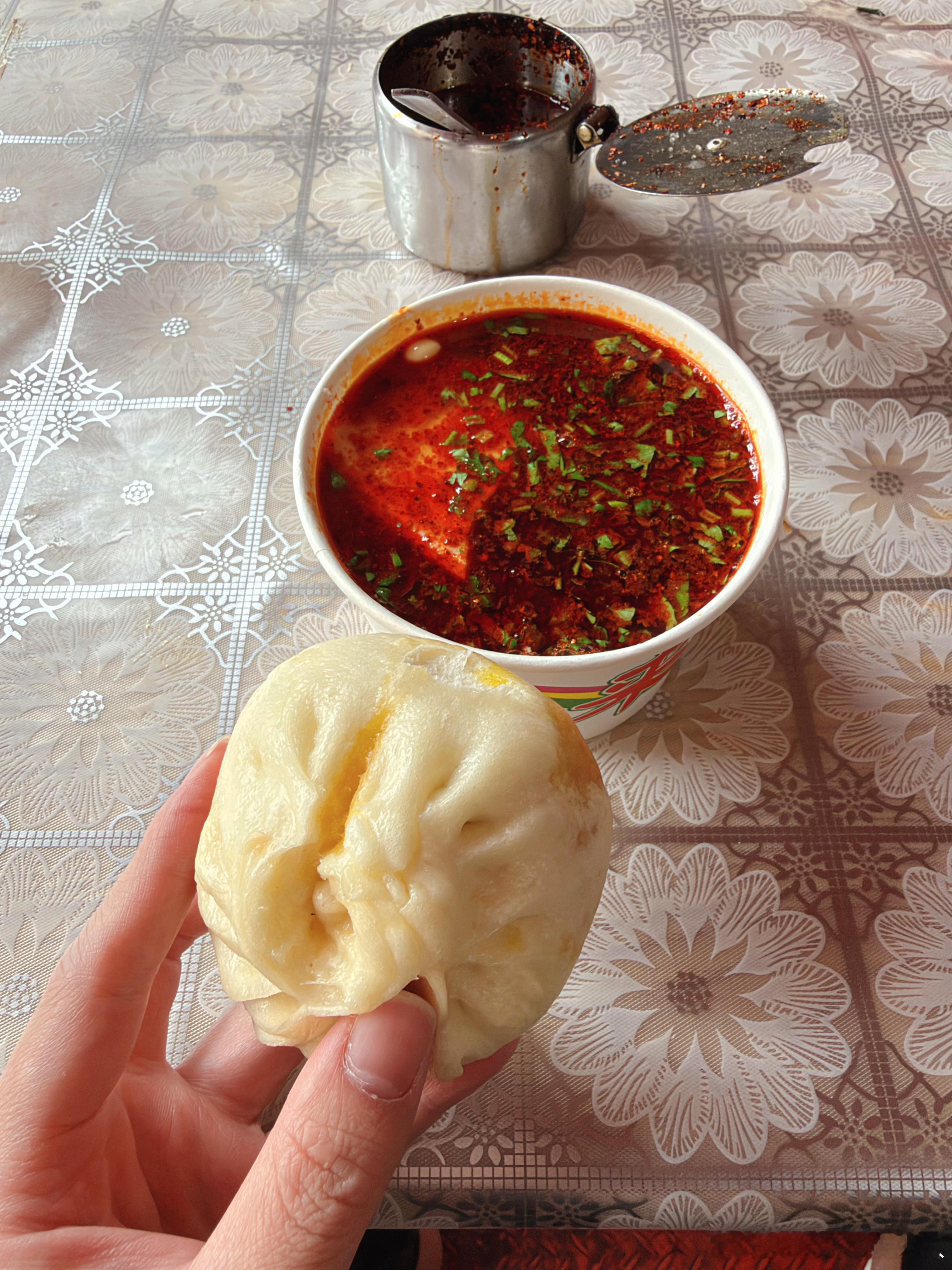 油泼辣子豆腐脑加渭南包子绝配啊👍🏻  ​​​