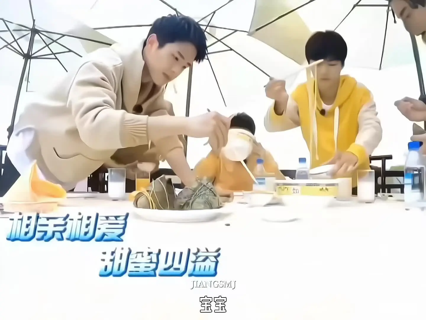 萌死我了你叫他宝宝他还会答应你