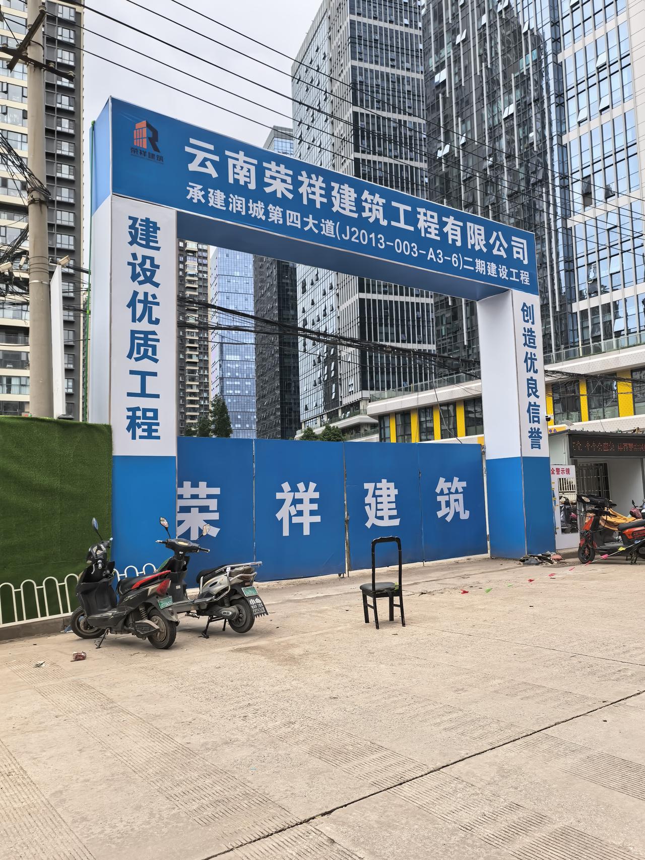 润城第四大道的最后一个地块，只有一幢楼，一期交付了几年了，一期有写字楼及住宅楼2