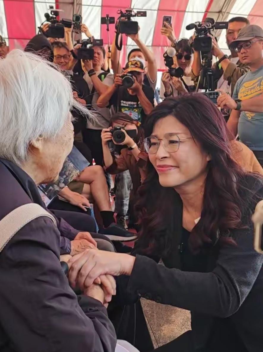 新任国民党主席郑丽文，8日赴马场町追思祭拜吴石将军及先烈们的举动，值得肯定，想必