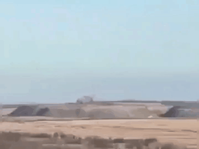 俄罗斯奥伦堡州亚斯内发射场，一枚洲际弹道导弹在发射仅数秒后坠落发生爆炸。 

这