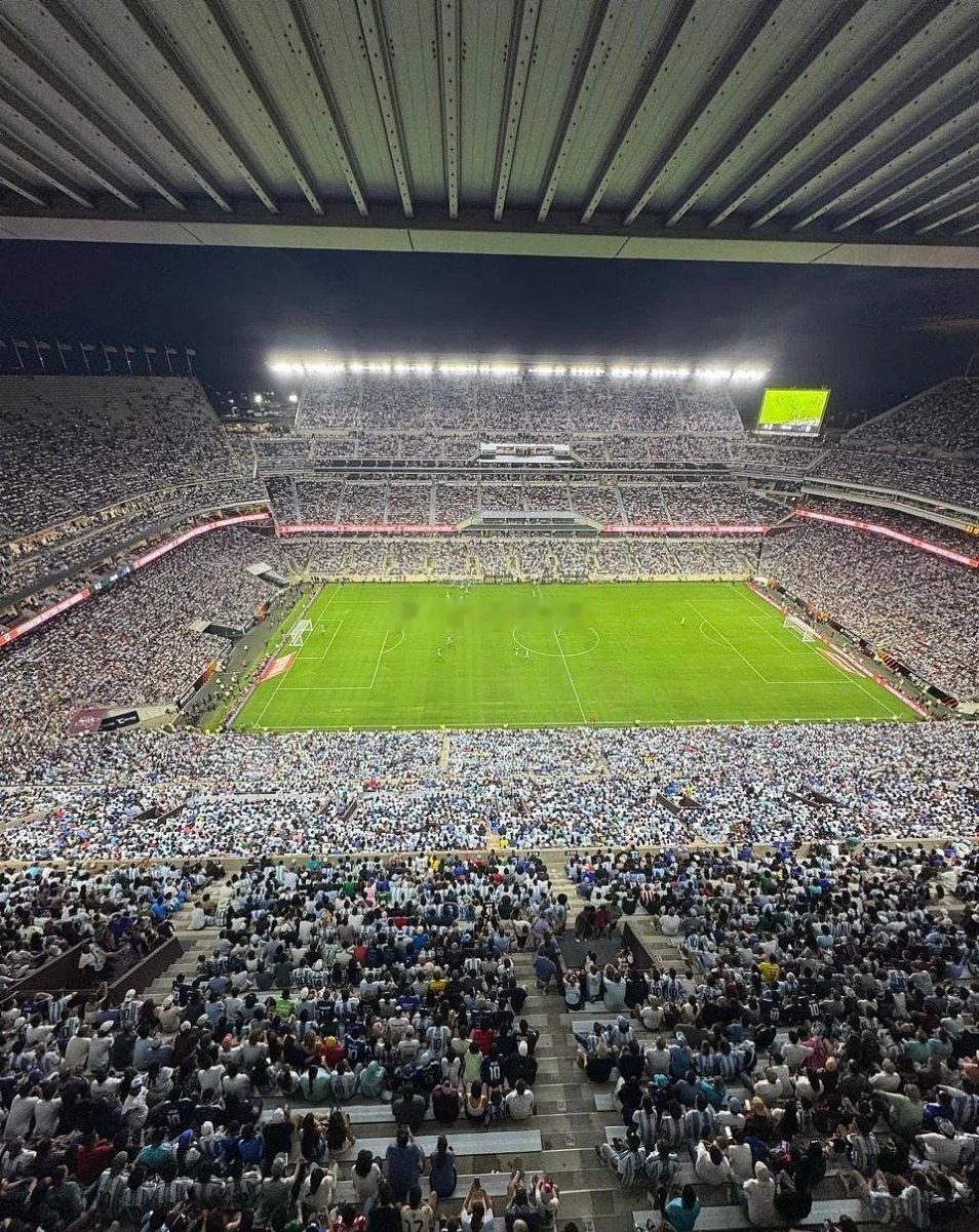 6月7日讯 凭借着劳塔罗传射建功，阿根廷2-0轻取洪都拉斯，取得世界杯前热身赛的