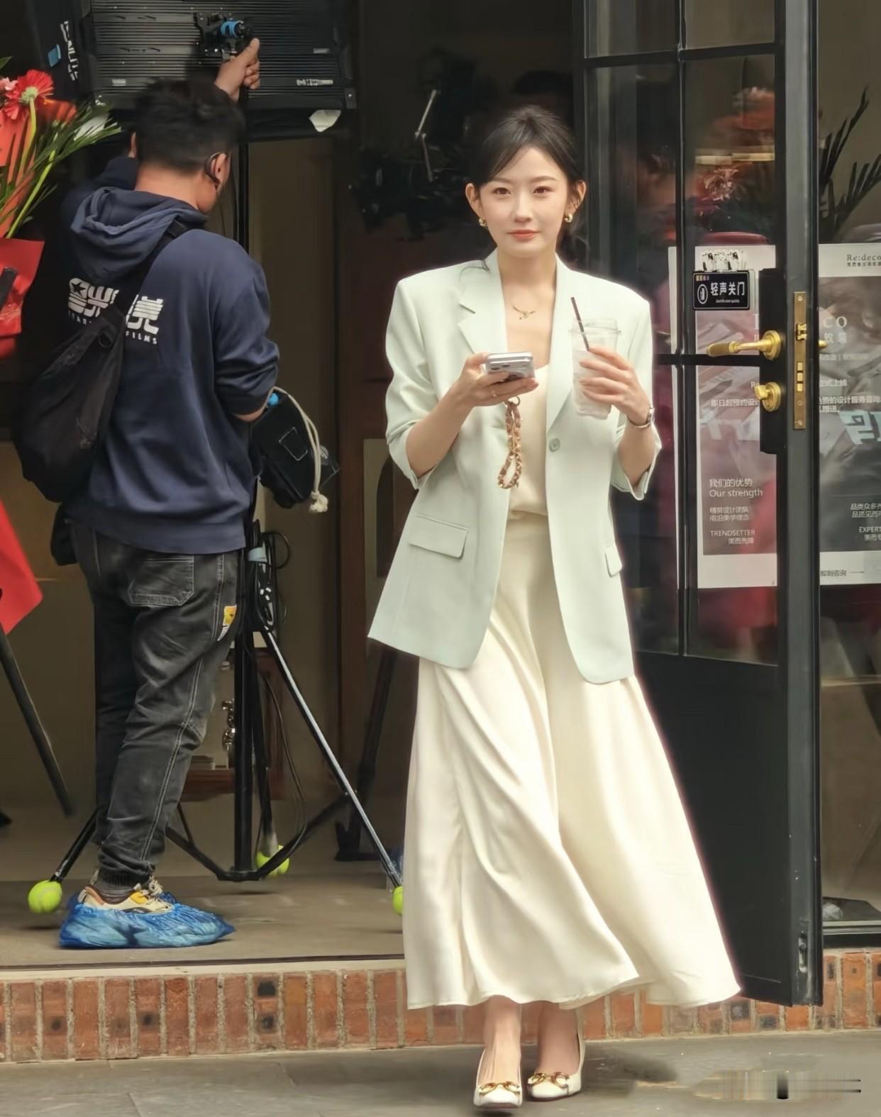 你觉得微短剧会成为新的风口吗微短剧算得上实打实的新风口，当下用户超七亿、市场破千