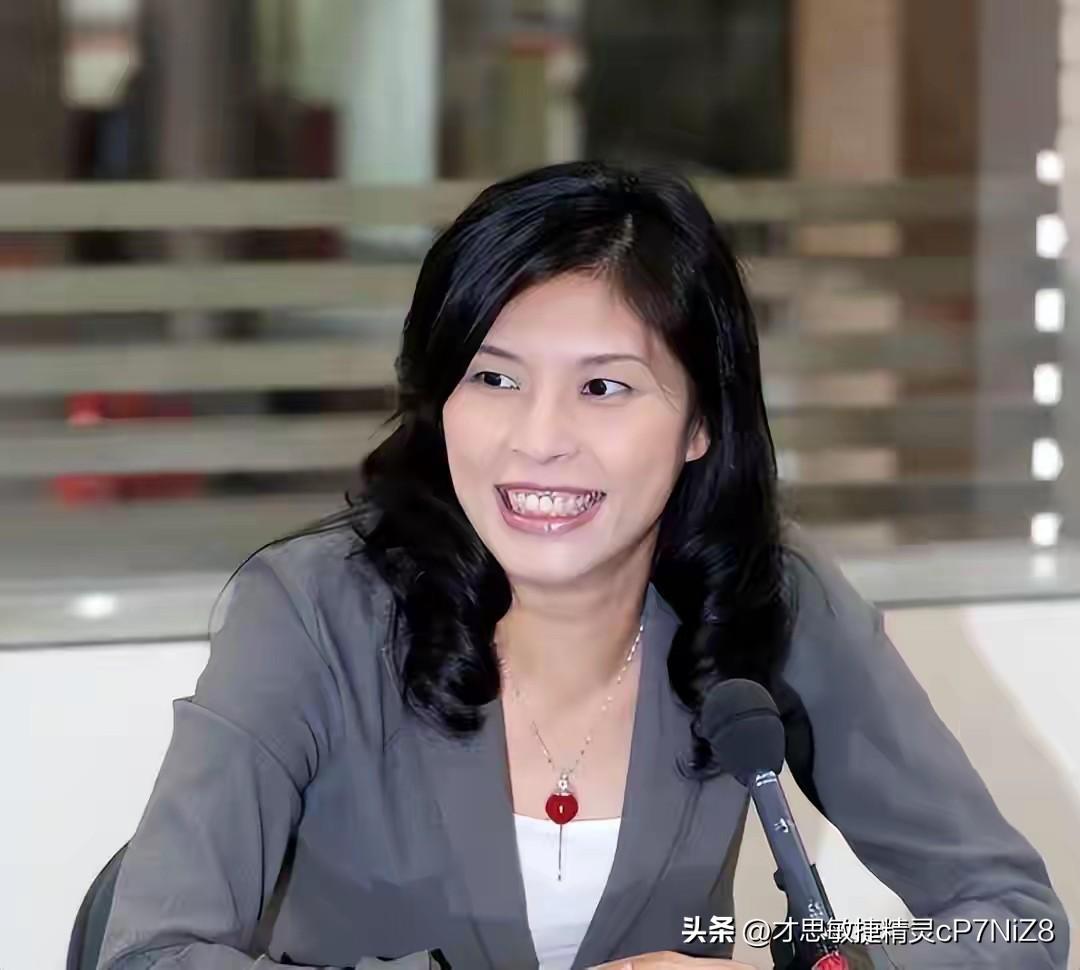 两岸风向突变！大陆罕见点名郑丽文，背后别有深意
台海形势在2025年秋季出现明显