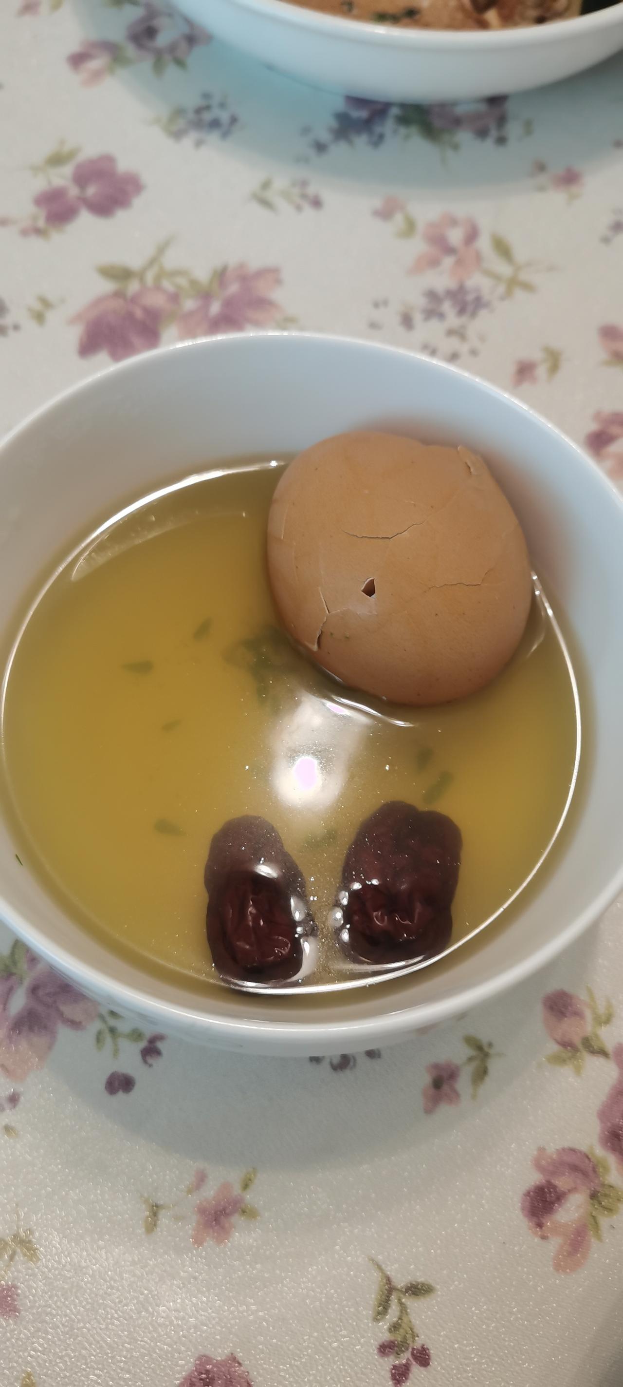 农历3月3，荠菜煮鸡蛋。忘了最初是从哪里听来的方子，反正听说喝了煮出来的水，能排