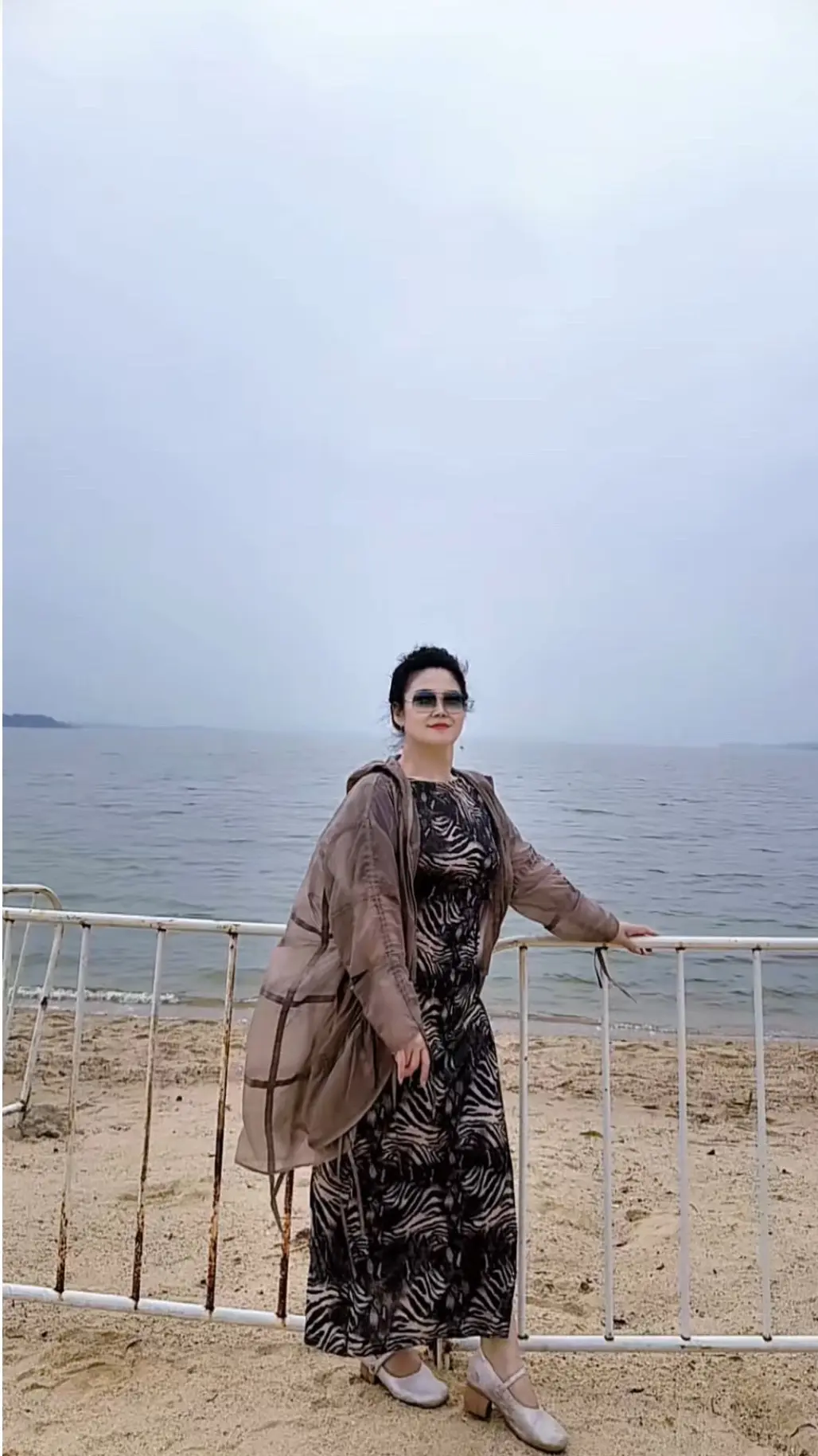 能联系着，问候着，就是缘分；能牵挂着，想念着，就是情分；都健康着，快乐...