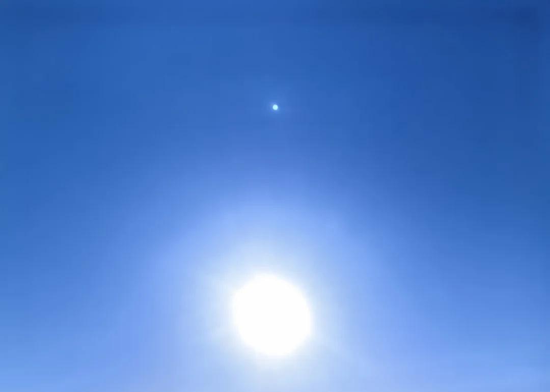 一个避雷能要了人命，而一句鼓励却可以救人
没有人活着是容易的，不要因为别人让你活