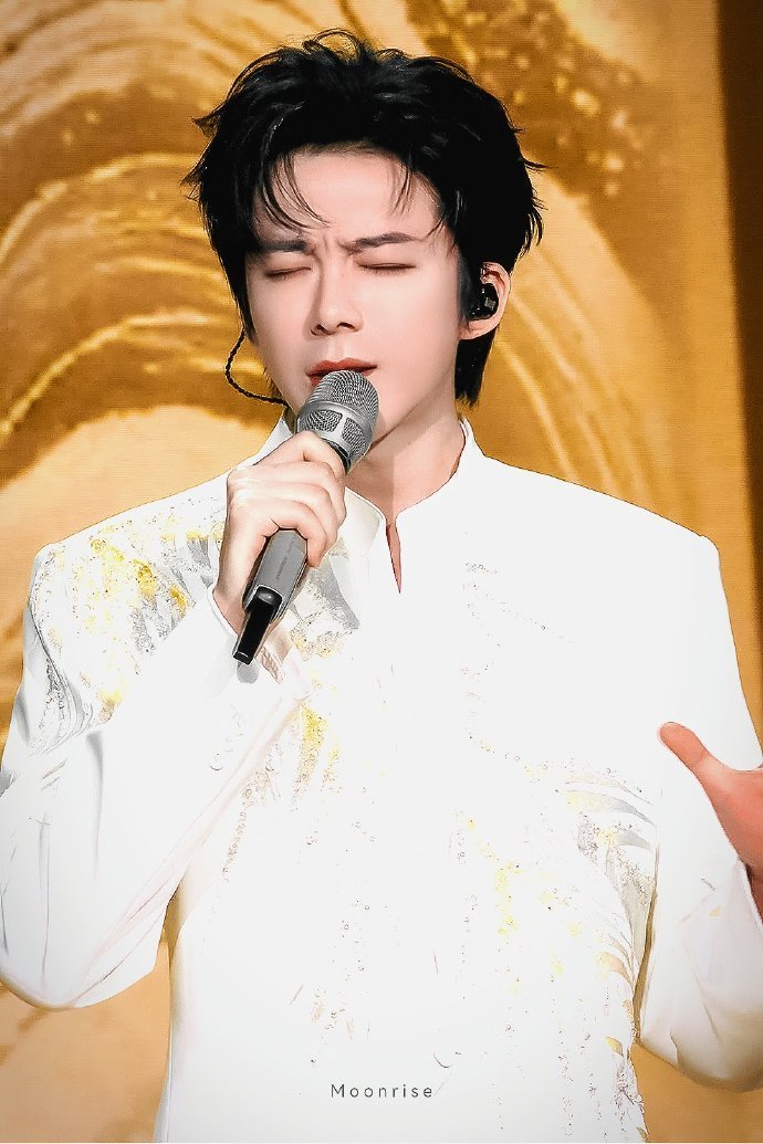 刘宇宁攻击春晚大厅天花板昨晚开场节目刘宇宁抛娃娃抛的好高啊，抛点霉运全走开但咱是