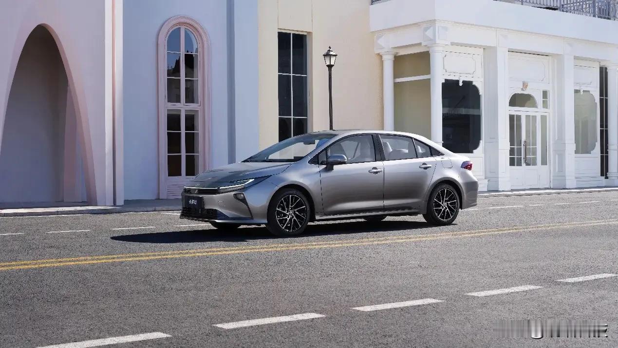 曾经的我觉得，第一台车嘛，四个轮子能代步就行。直到遇上全新智混卡罗拉，才懂什么叫