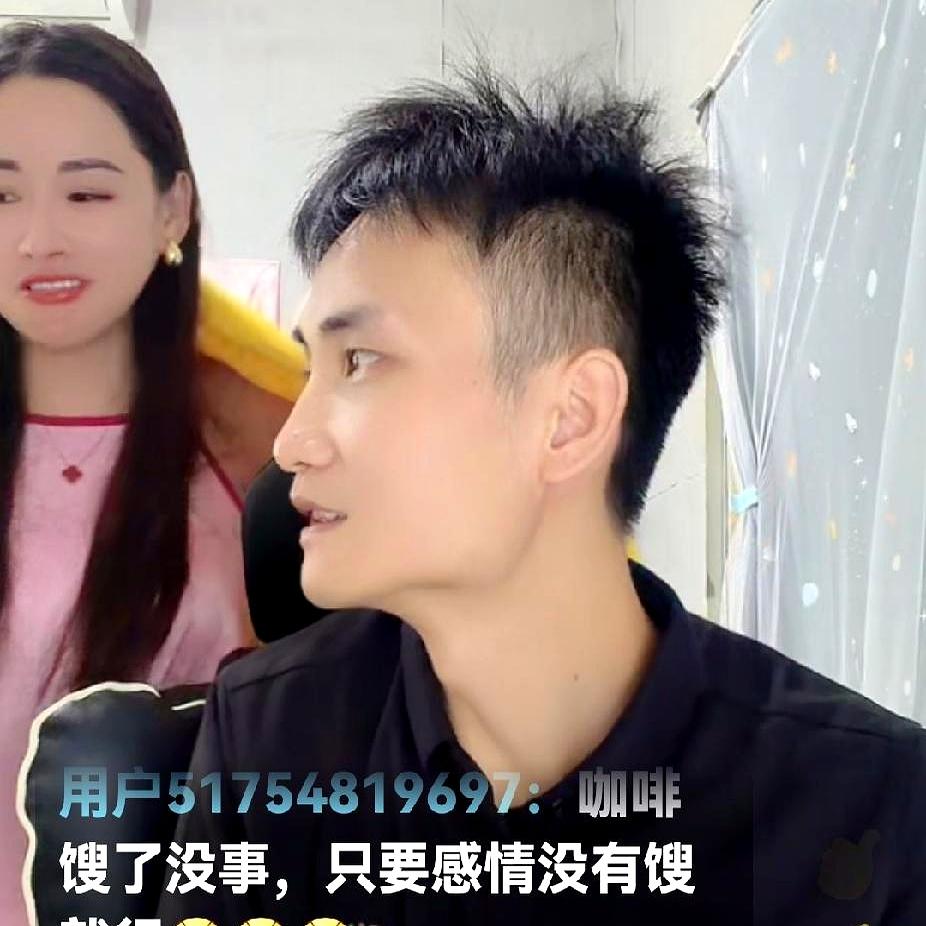 听到紫霞那句点破的话时，很多人都会沉默一下。
小赵平时总把“心里有她和孩子”挂在