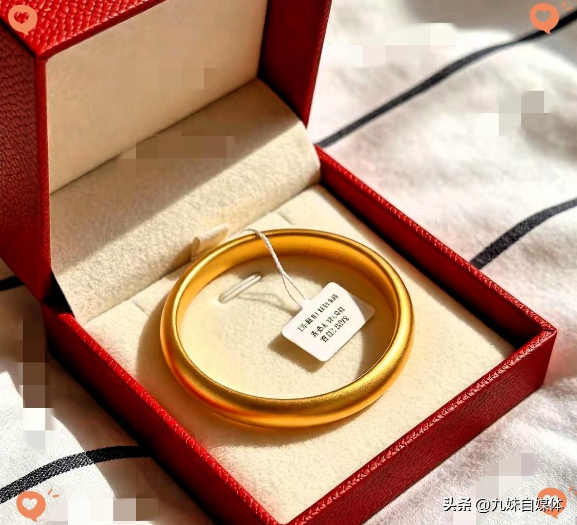 今天才发现，
金价彻底的不对劲了！
7月21日，大盘金价居然金价从878跌到87