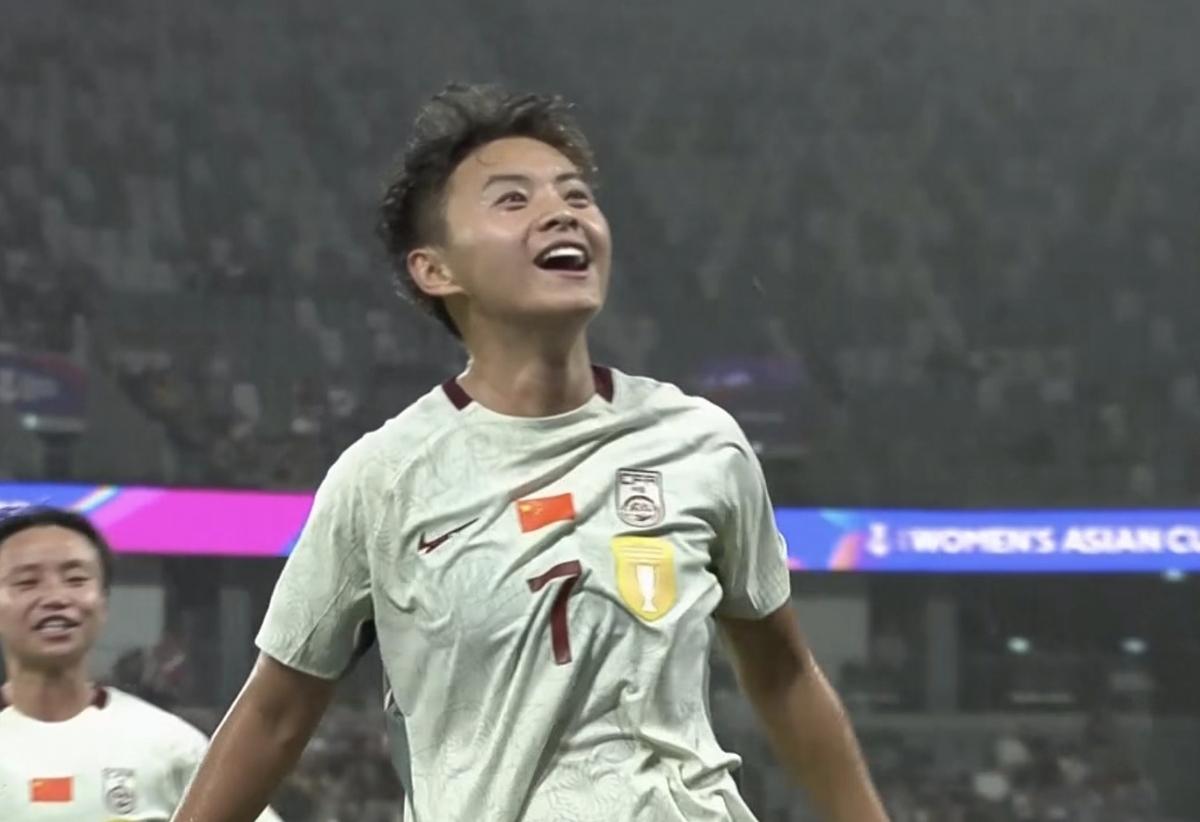 女足亚洲杯！王霜，陈巧珠破门！中国女足今天下午迎战朝鲜队，目前上半场已经结束，中