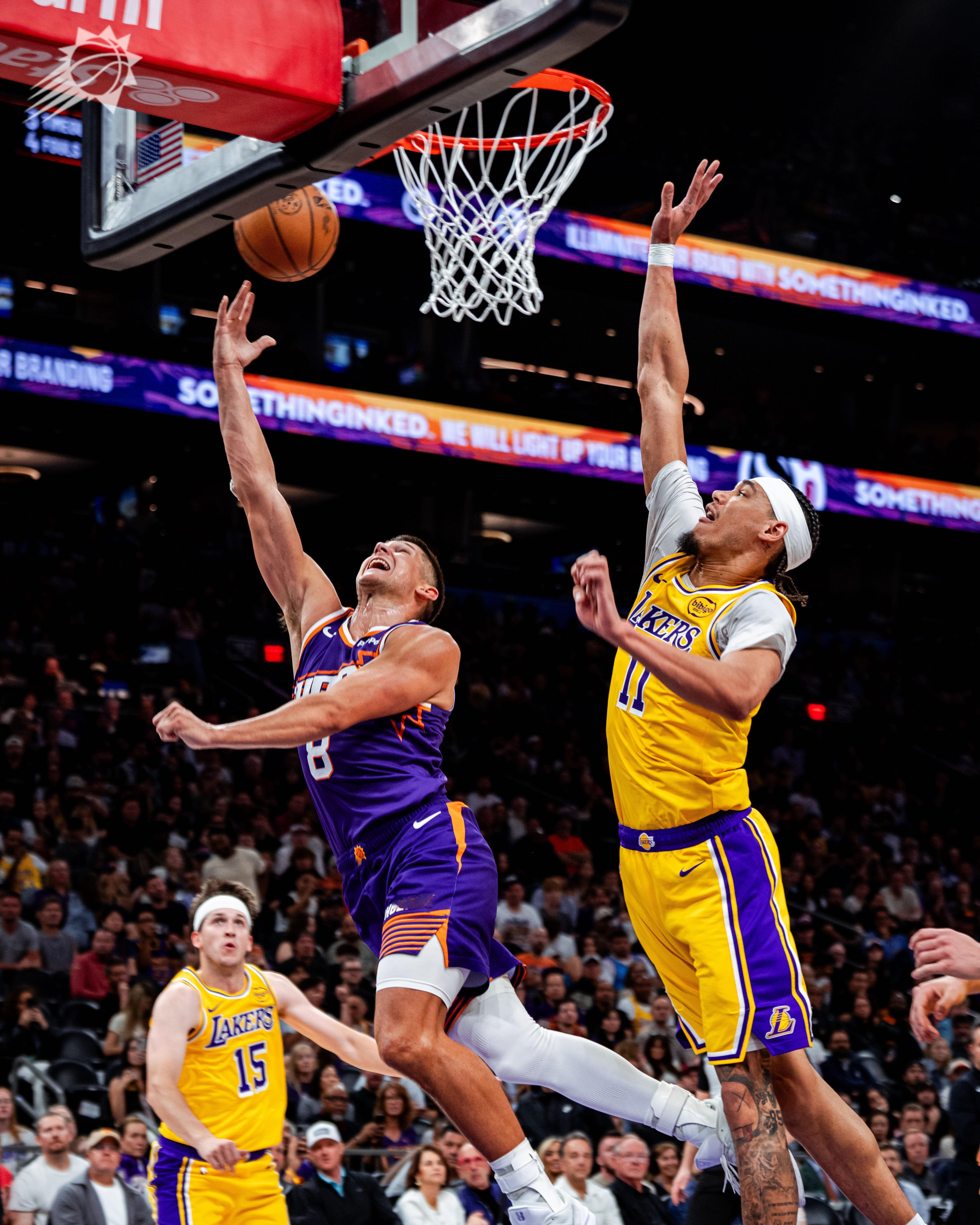 上半场最后时刻：格雷森阿伦加速突破顶着海斯的追身封盖将球打进，扳平了比分！菲尼克