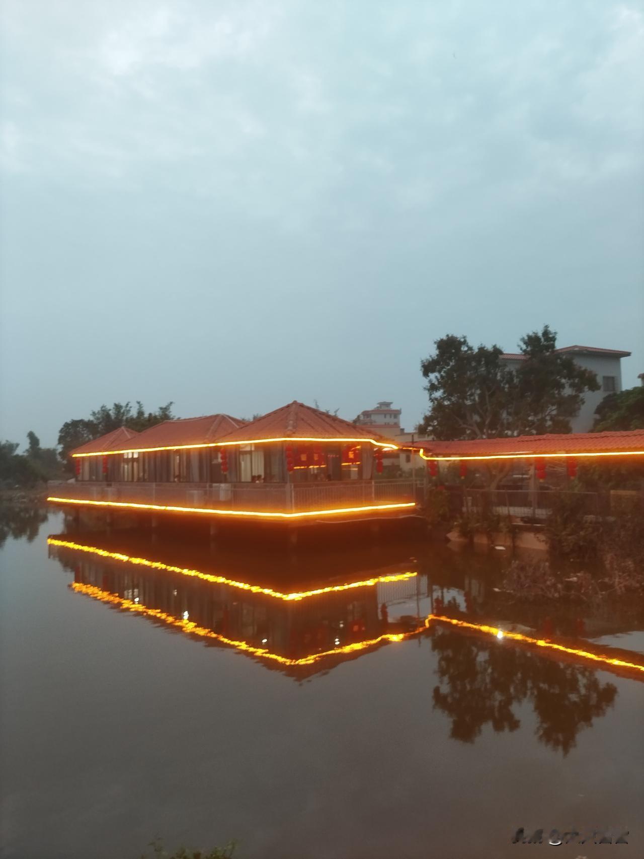 弱弱问一句：广东地区有厉害的作家吗？
一提到我国作家群体，我们就会想起“鲁巴茅郭