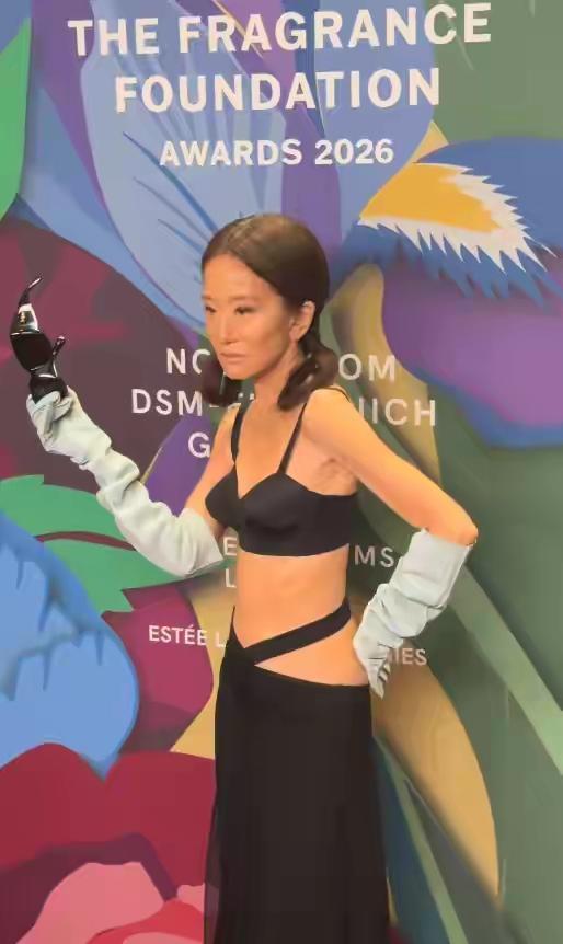 女人一定要保持少女心！等你76岁的时候，也可以像婚纱女王王薇薇一样可爱，王薇薇在
