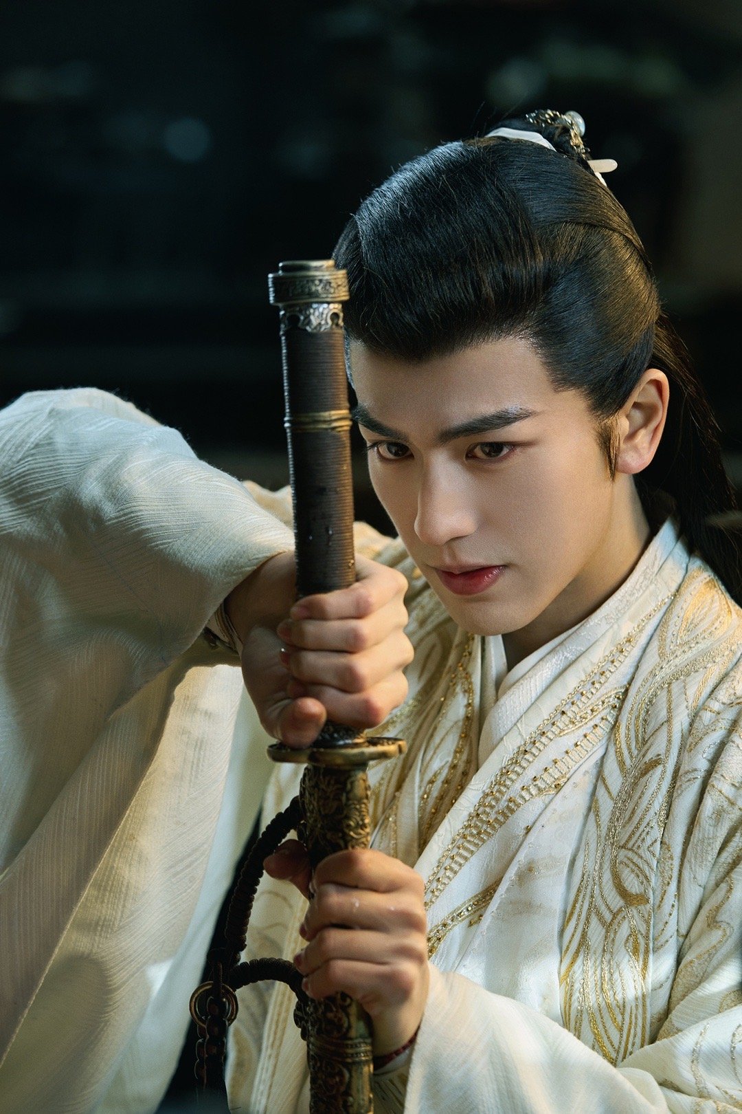 #宫子羽水中舞剑##张凌赫新剧水中舞剑#家人们谁懂呀，看到了张凌赫这一段舞剑，我